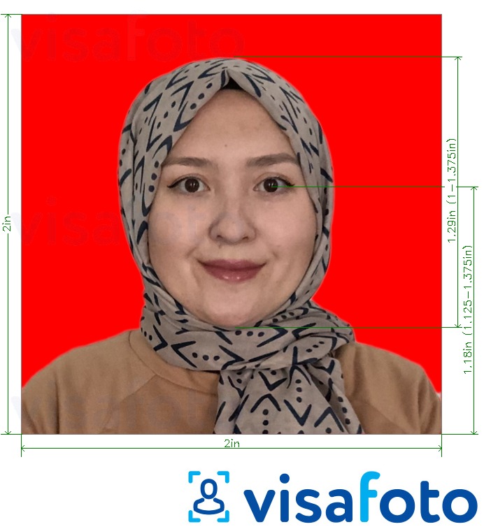 Esimerkkikuva Indonesia passissa 51x51 mm (2x2 tuumaa) punaista taustaa, joka täyttää tarkat kokovaatimukset